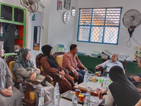 Monitoring Ketua Yayasan di Kampus STAI AL-Hikmah Kota Tanjungbalai Monitoring Ketua Yayasan di Kampus STAI AL-Hikmah Kota Tanjungbalai